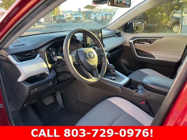 2022 Toyota RAV4 Hybrid XLE photo 2