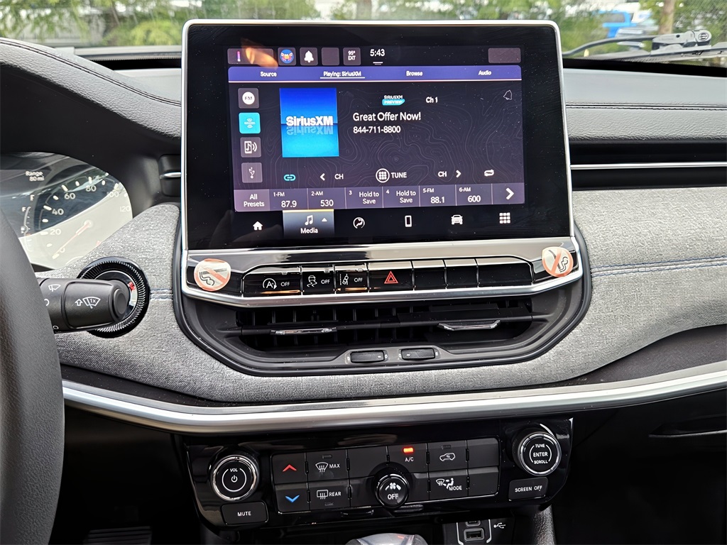 2024 Jeep Compass Latitude photo 17