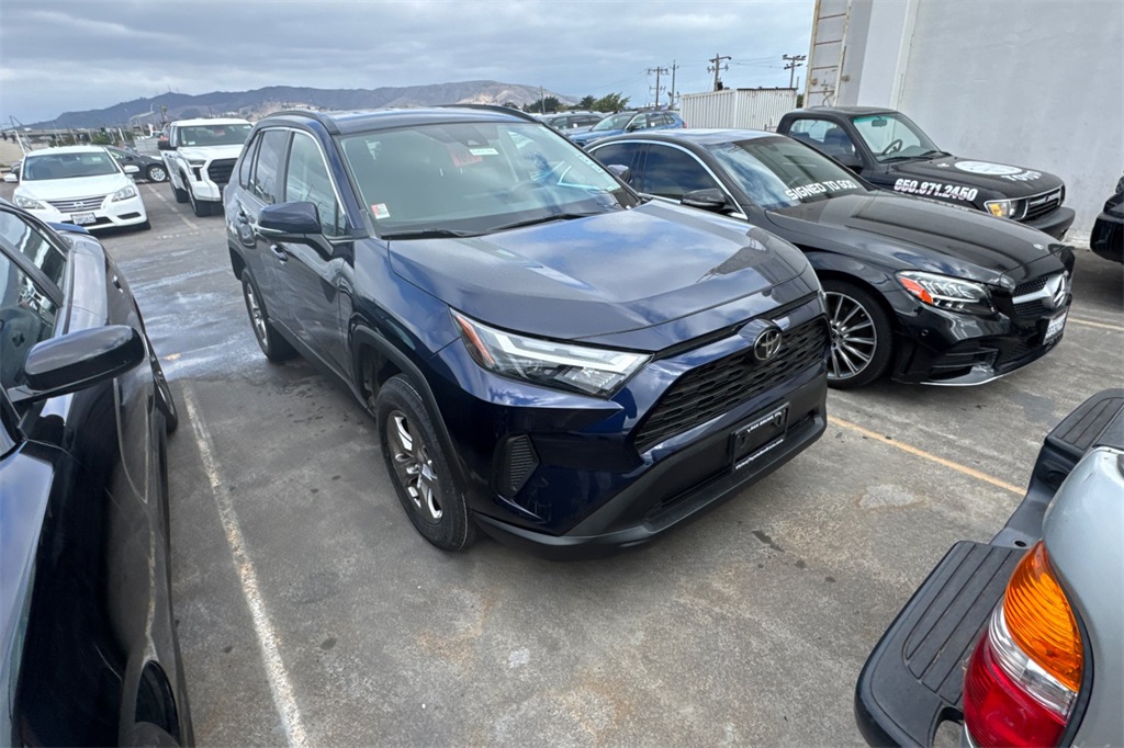 2023 Toyota RAV4 XLE photo 2