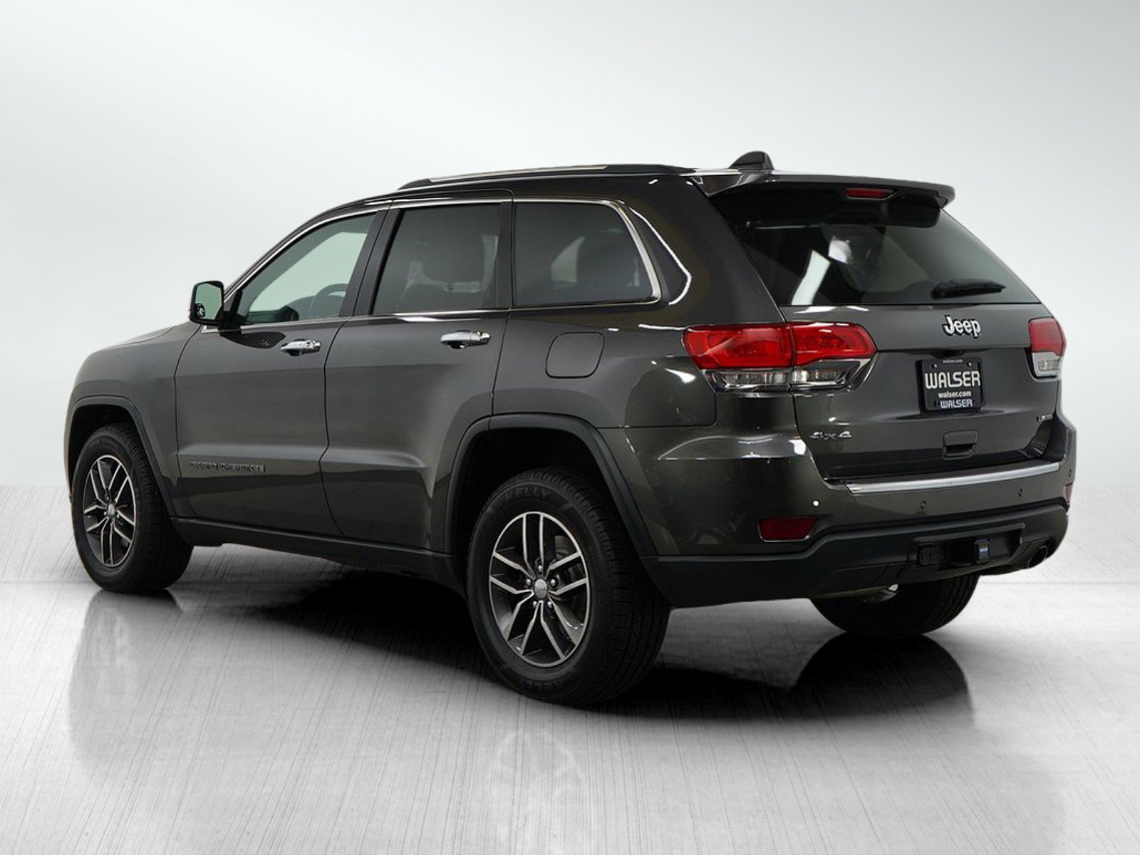 2017 Jeep Grand Cherokee Limited photo 2