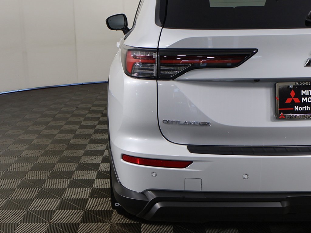 2025 Mitsubishi Outlander SE Ralliart photo 16
