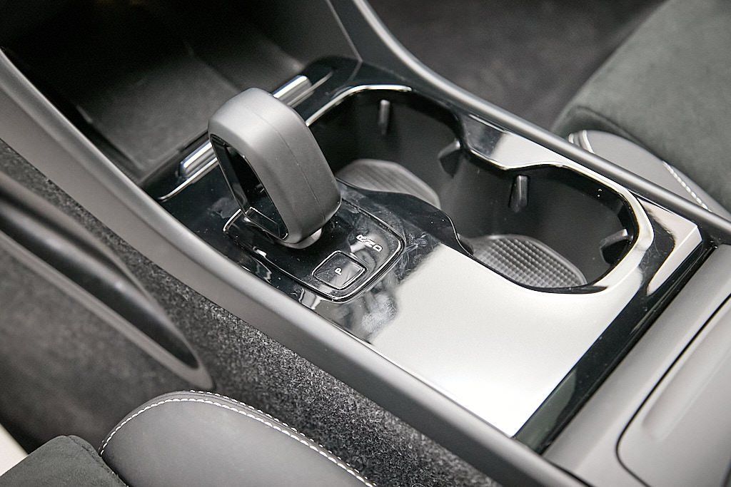 2023 VOLVO C40 - Image 15