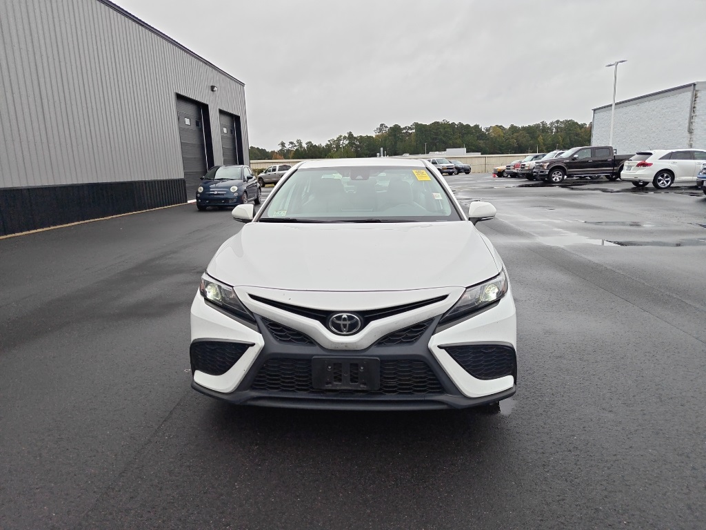2022 Toyota Camry SE photo 2