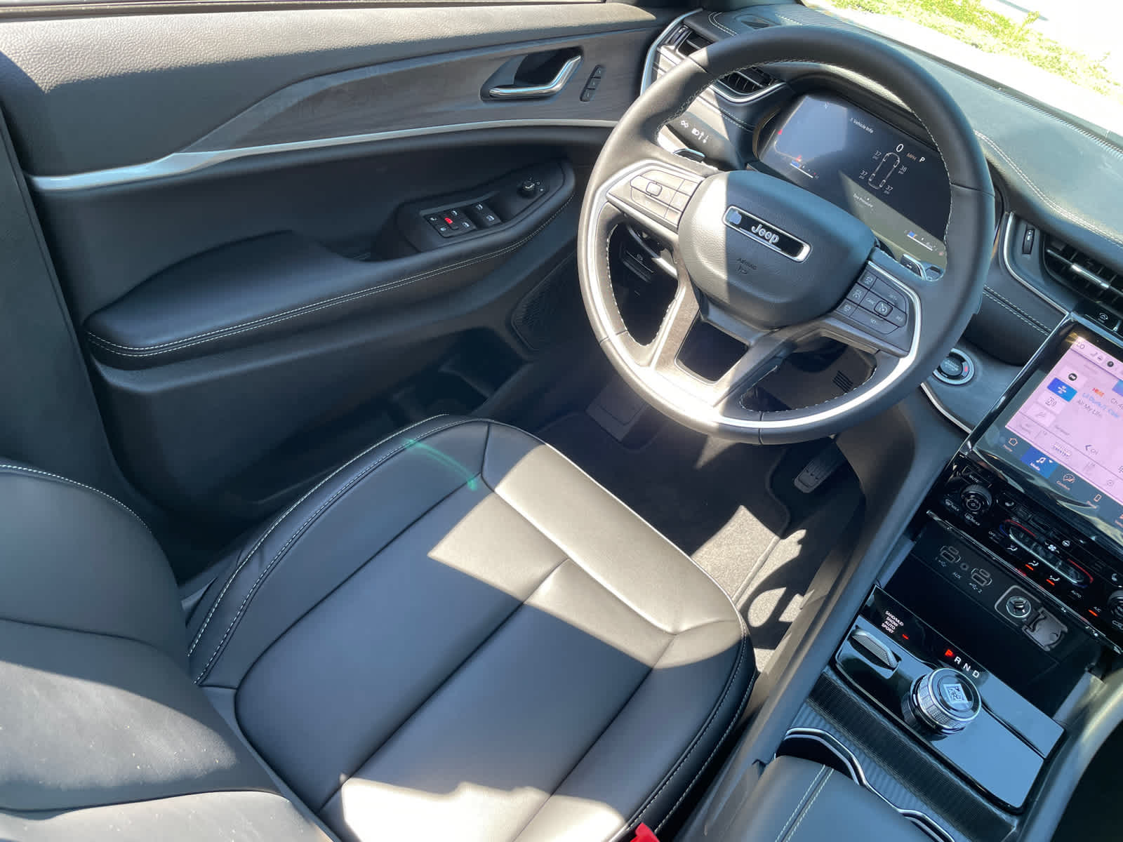 2025 Jeep Grand Cherokee Limited photo 14