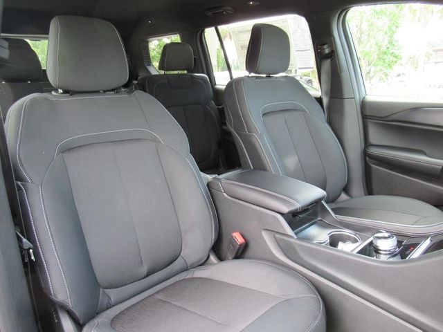 2025 Jeep Grand Cherokee Laredo photo 9