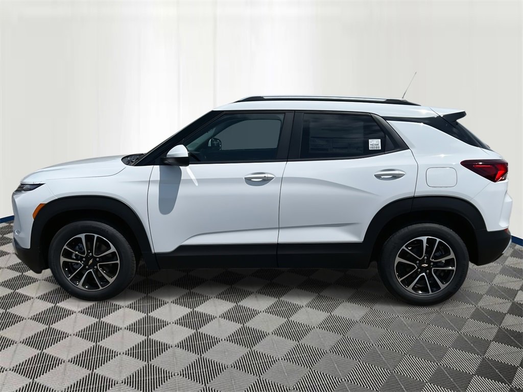 2026 Chevrolet Trailblazer LT photo 2