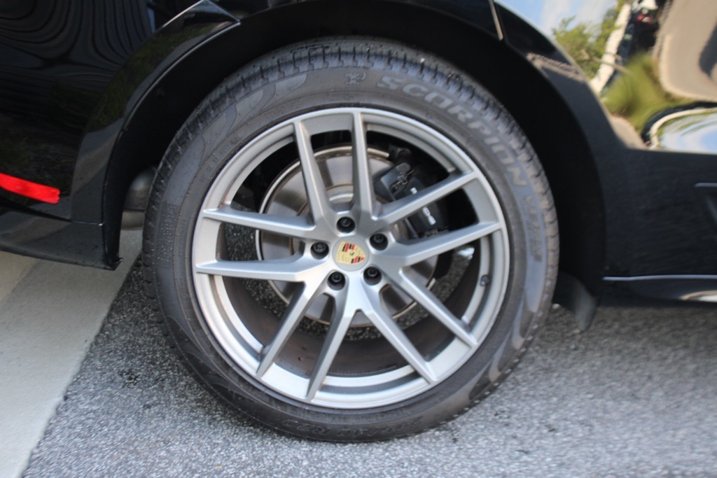 2025 Porsche Macan T photo 15