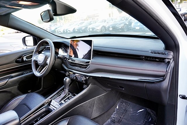 Used 2023 White Jeep Trailhawk image 10