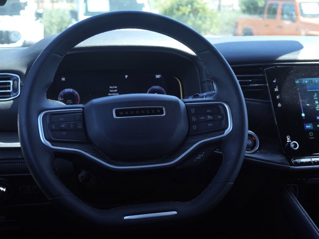 2023 Jeep Wagoneer L Series II photo 23