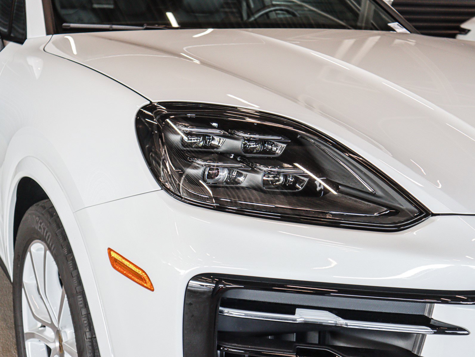 2024 Porsche Cayenne S photo 27