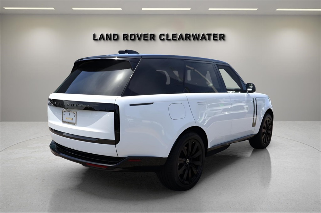2025 Land Rover Range Rover SE photo 4