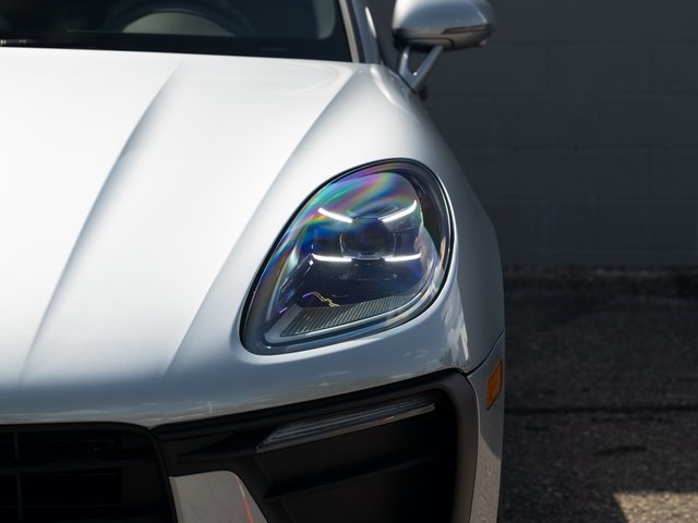 2026 Porsche Macan T photo 11