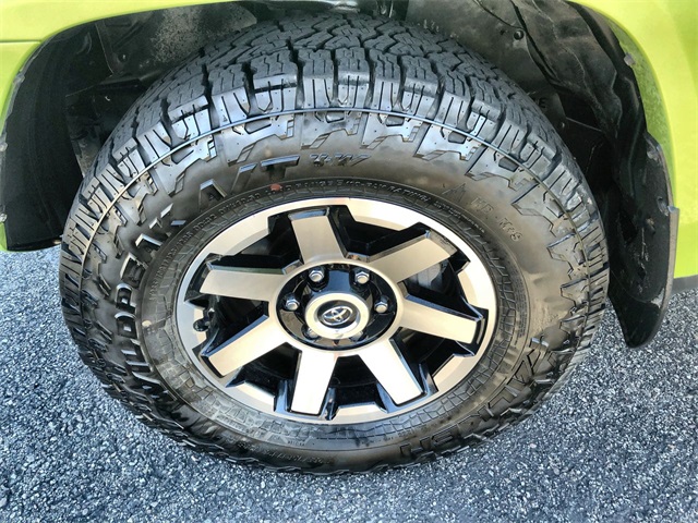 2023 Toyota 4Runner TRD Off-Road photo 2