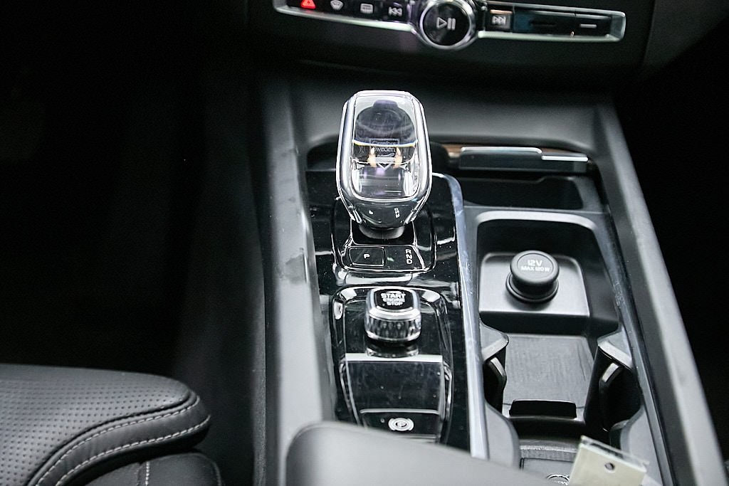 2023 VOLVO XC60 - Image 34