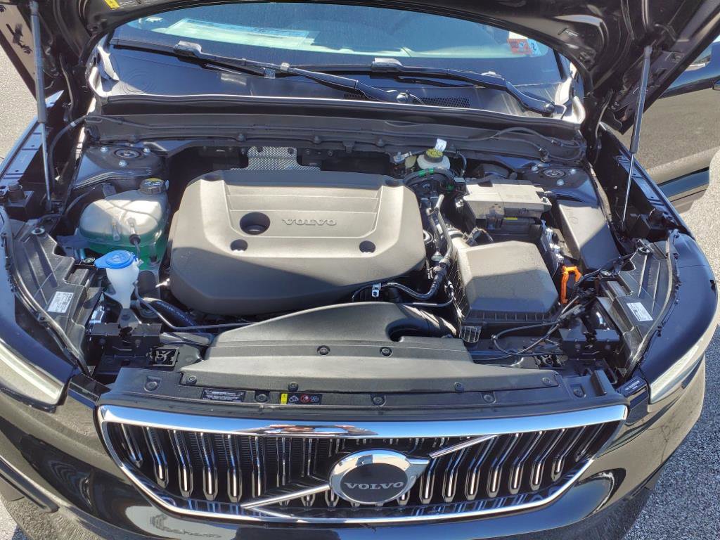 2025 Volvo XC40 Core photo 8