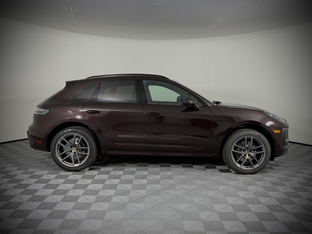 2025 Porsche Macan T photo 11