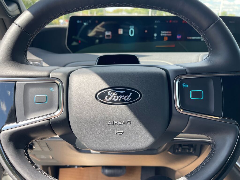 2025 Ford Expedition Platinum MAX photo 13