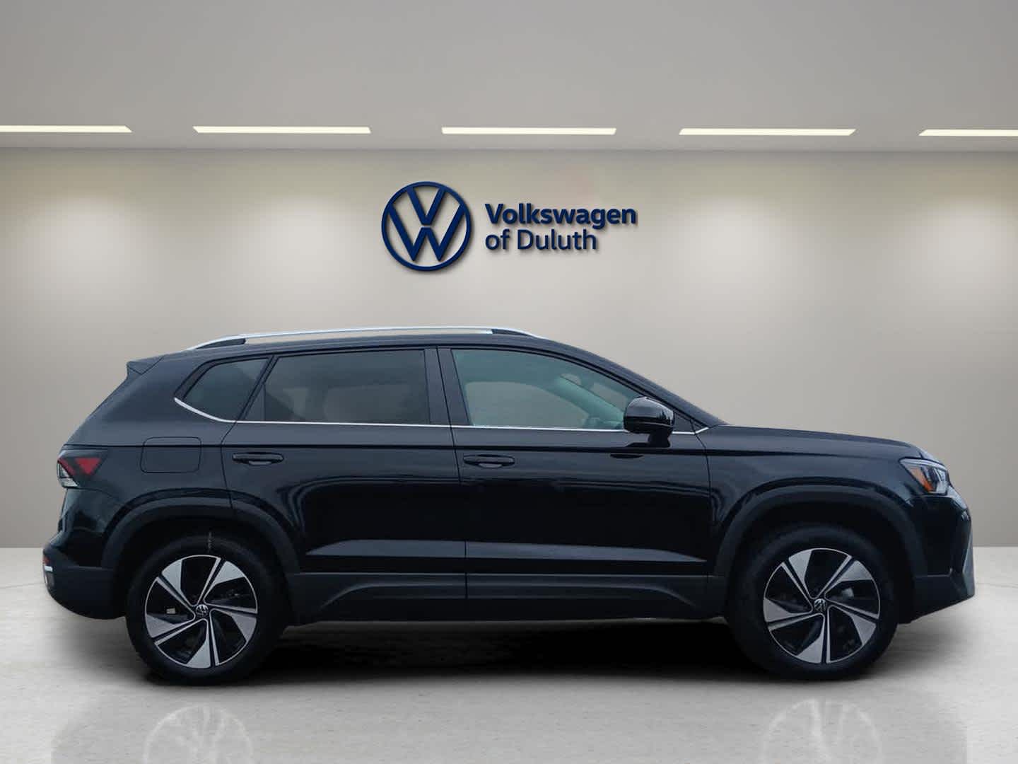 2025 Volkswagen Taos SE photo 4