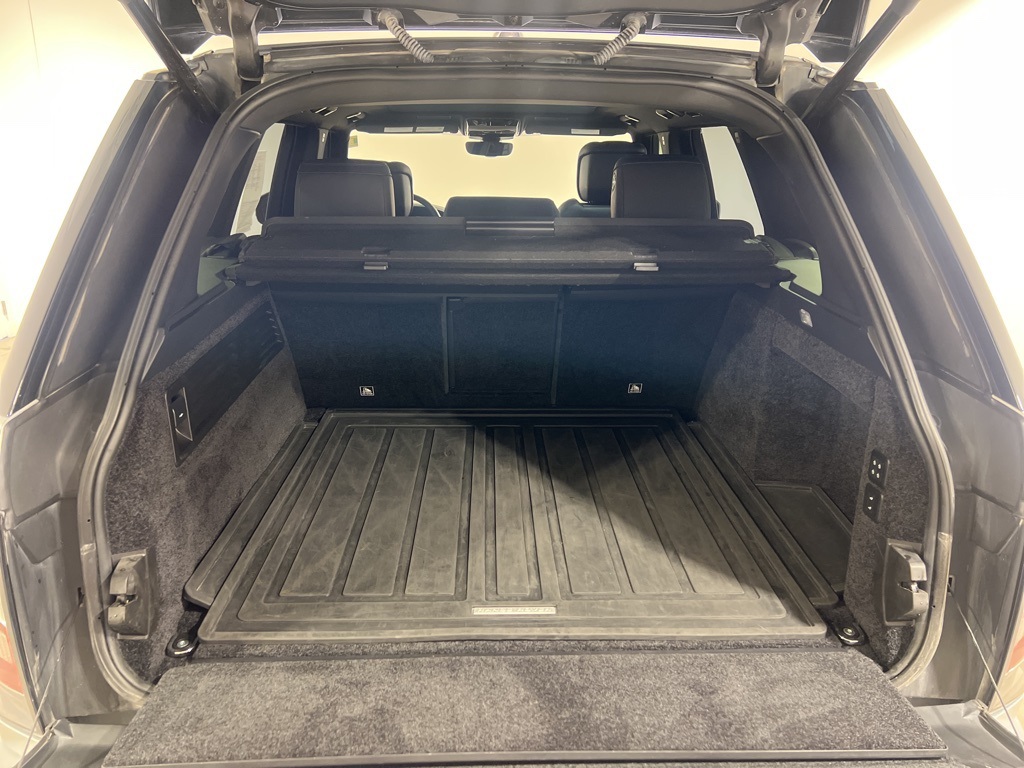 2020 Land Rover Range Rover HSE photo 26