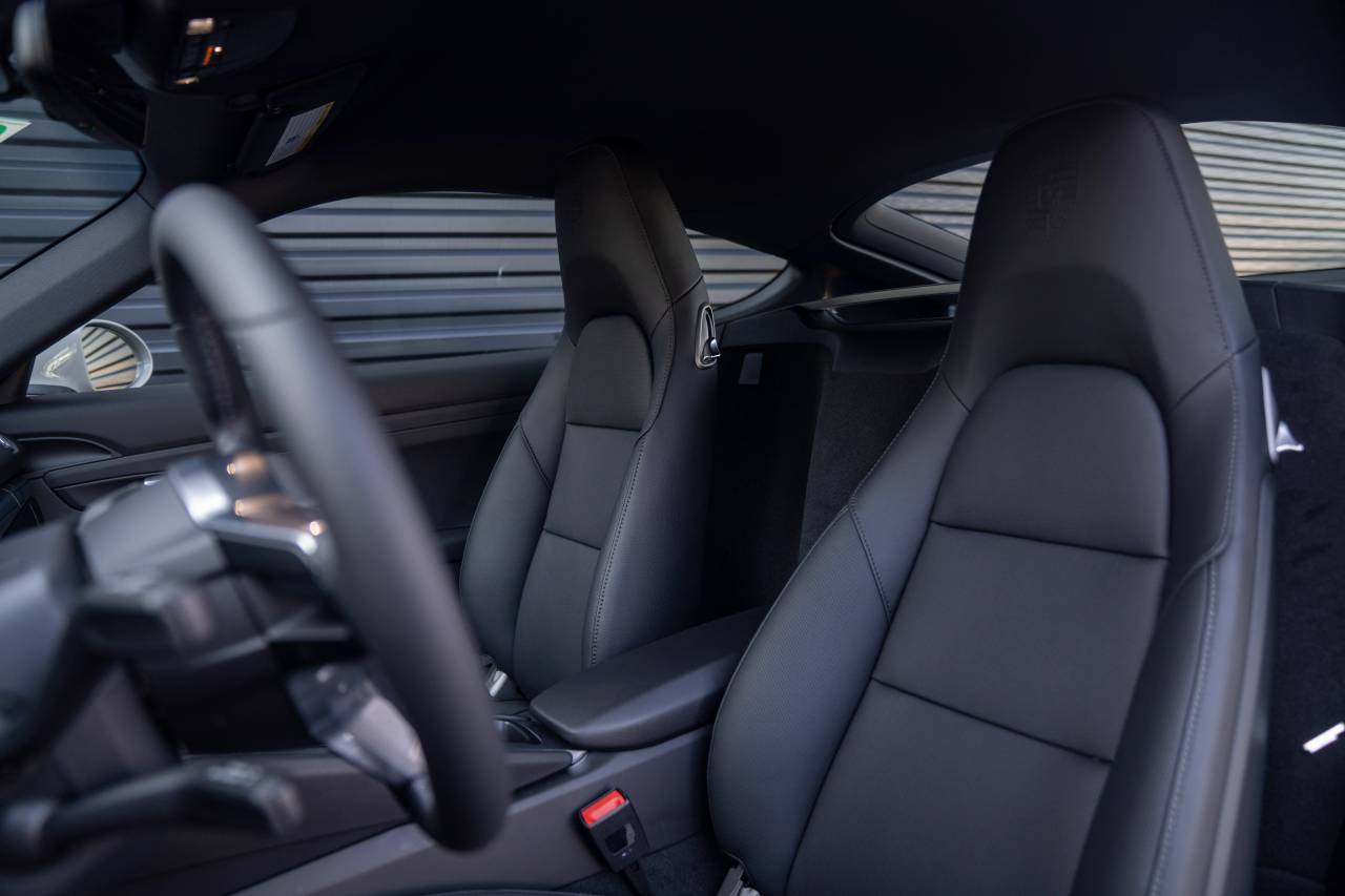 2025 Porsche Cayman photo 5