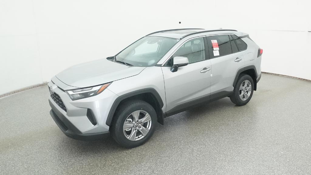 2025 Toyota RAV4 XLE's photo