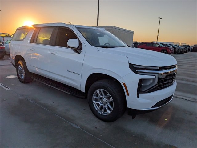 2026 Chevrolet Suburban LS photo 2