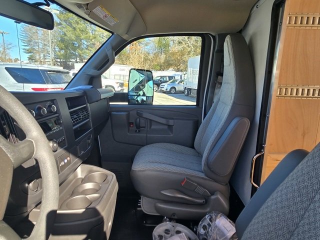 2024 Chevrolet Express Cutaway photo 8