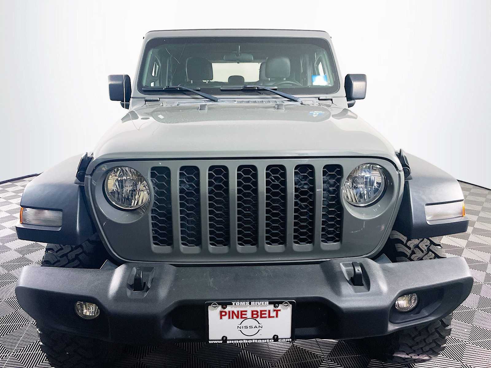 2020 Jeep Gladiator Sport photo 2