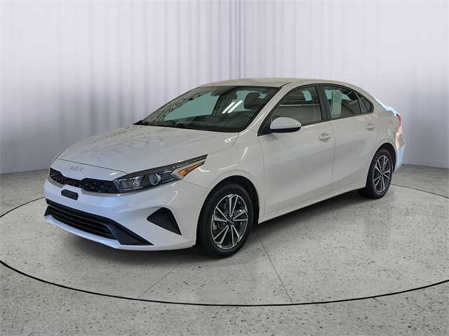 2023 Kia Forte LXS photo 3