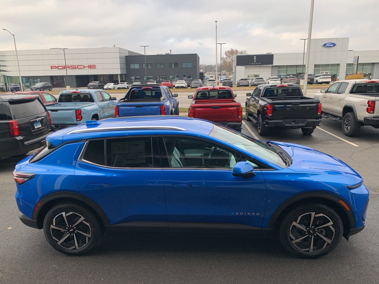 2026 Chevrolet Equinox EV LT photo 4