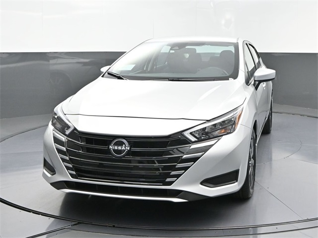 2025 Nissan Versa 1.6 SV photo 2