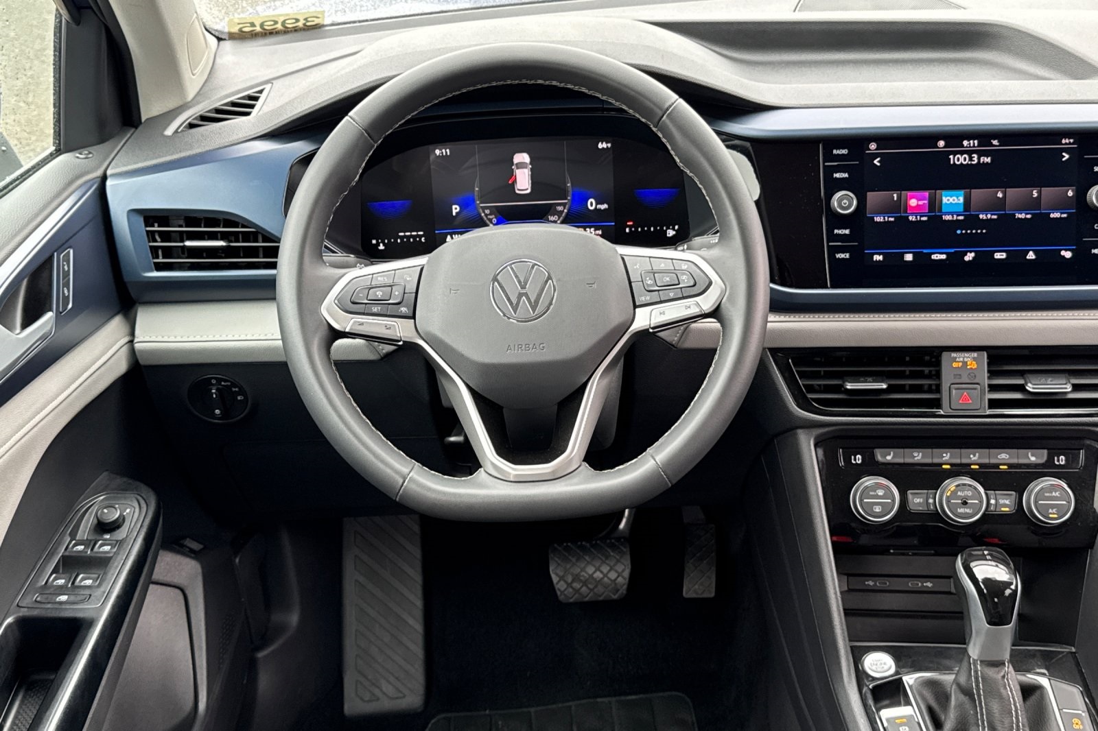 2024 Volkswagen Taos SE photo 14