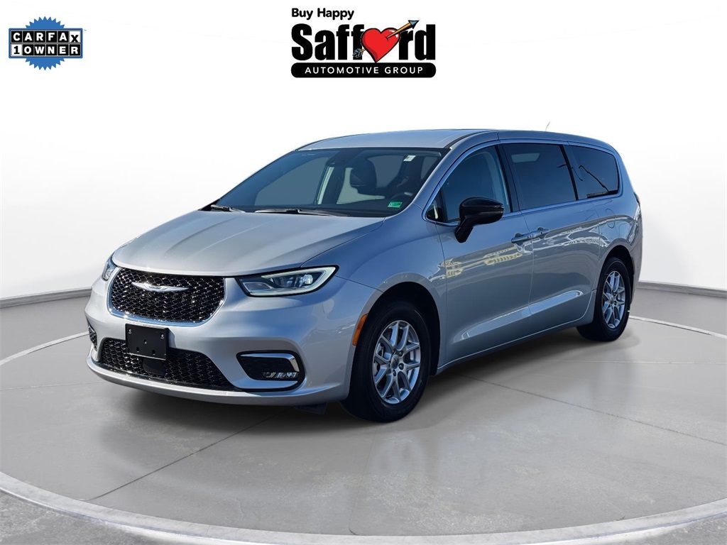 2024 Chrysler Pacifica Touring L's photo