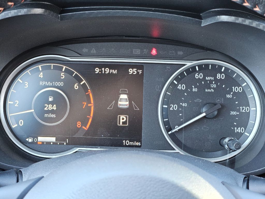 2025 Nissan Versa SR photo 14