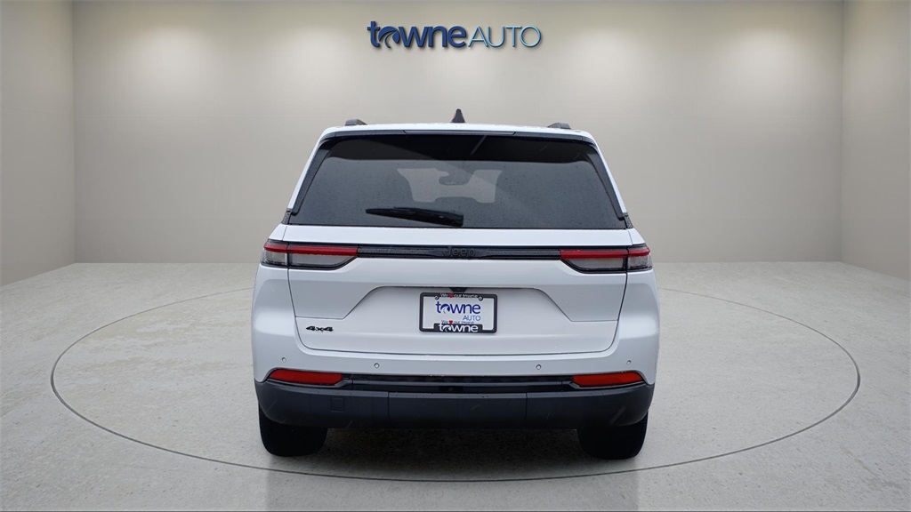 2023 Jeep Grand Cherokee Altitude photo 4