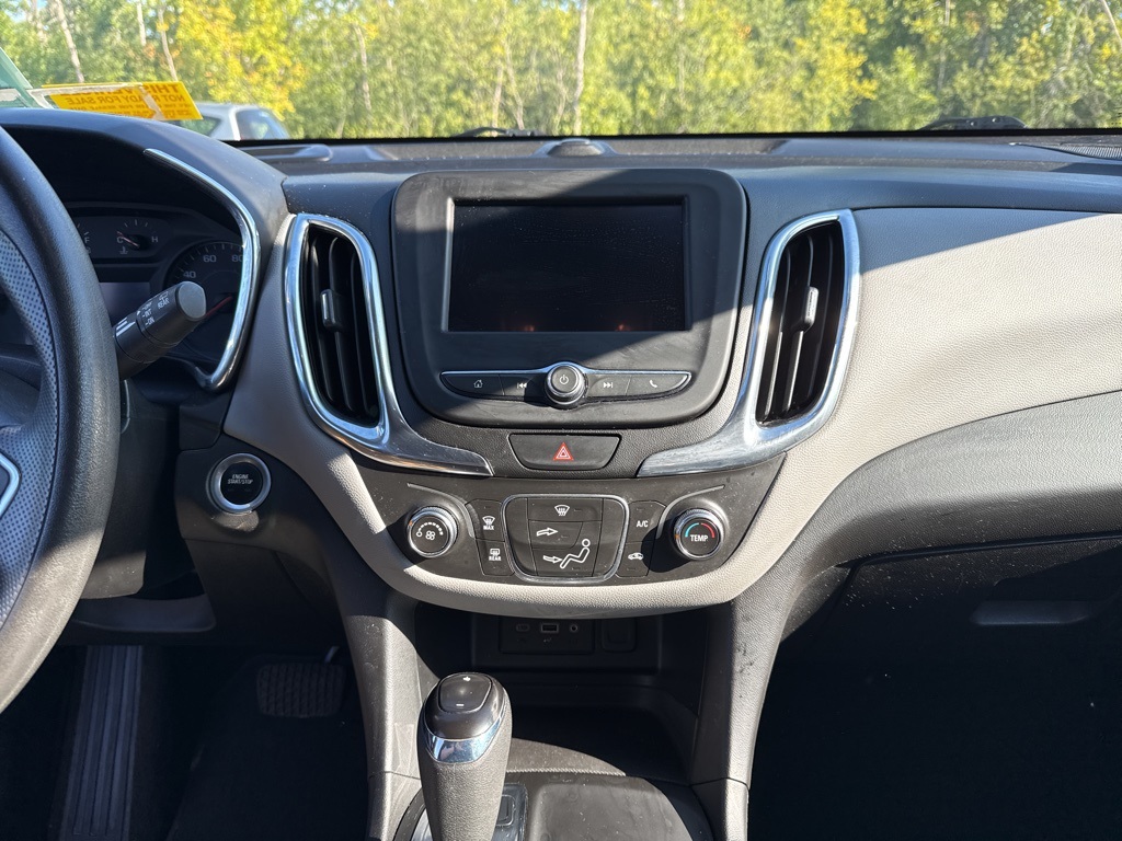 2020 Chevrolet Equinox LS photo 3