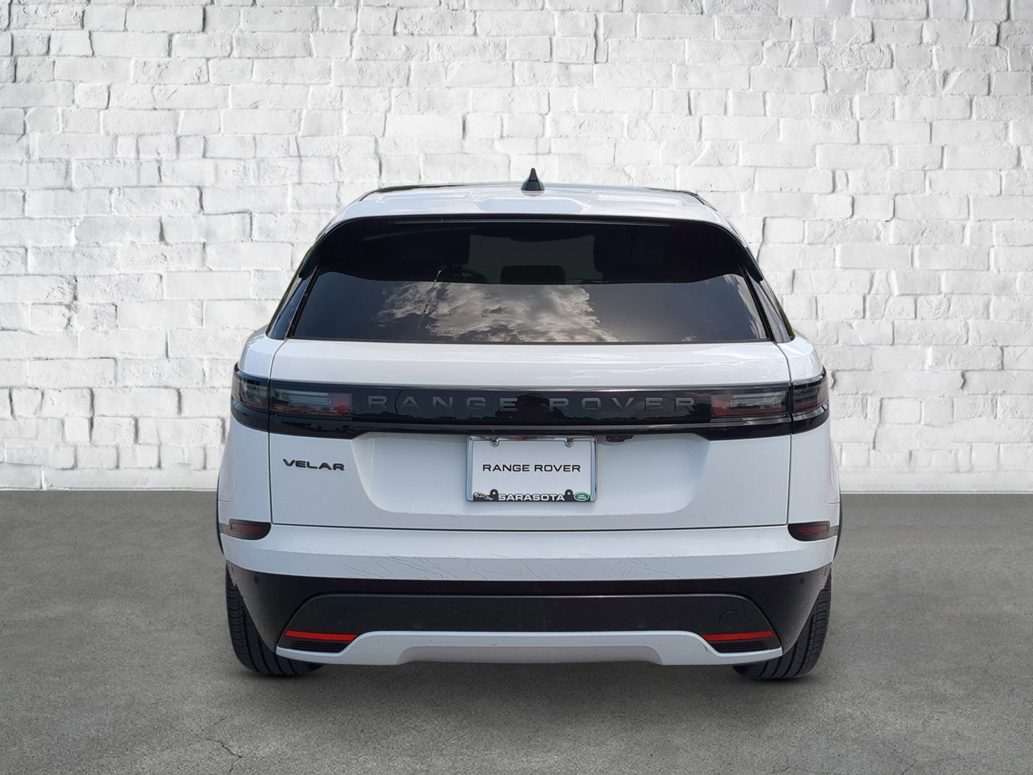 2026 Land Rover Range Rover Velar SE photo 5