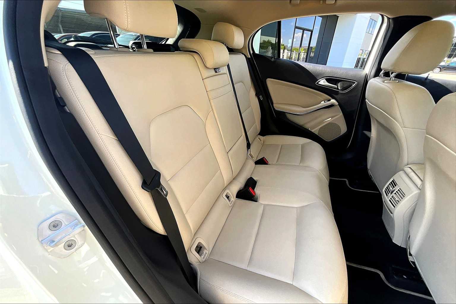 2017 Mercedes Benz GLA 250 photo 18