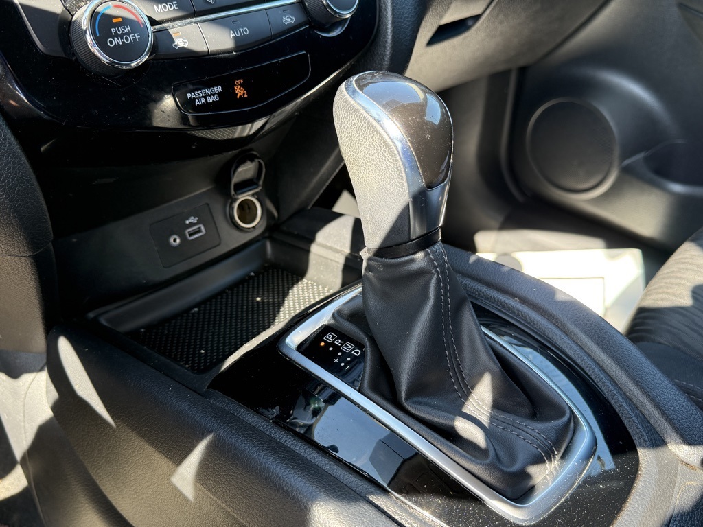 2018 Nissan Rogue SV photo 18