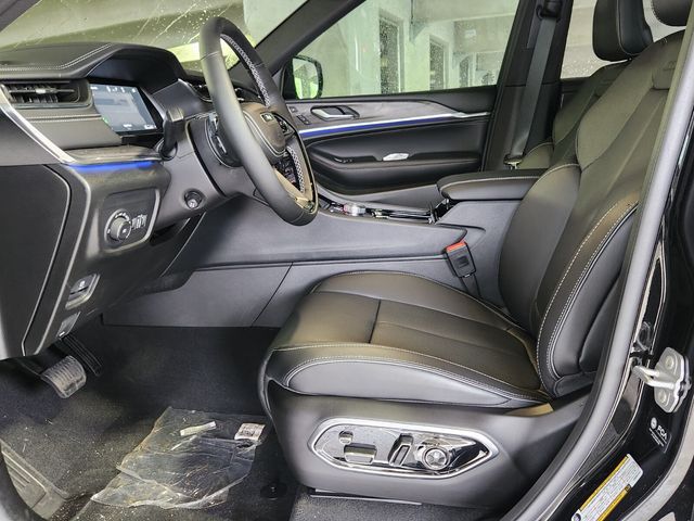 2025 Jeep Grand Cherokee Overland photo 3