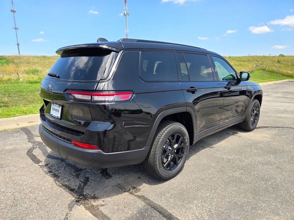 2025 Jeep Grand Cherokee Altitude photo 3