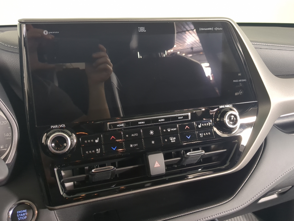 2022 Toyota Highlander Limited photo 23