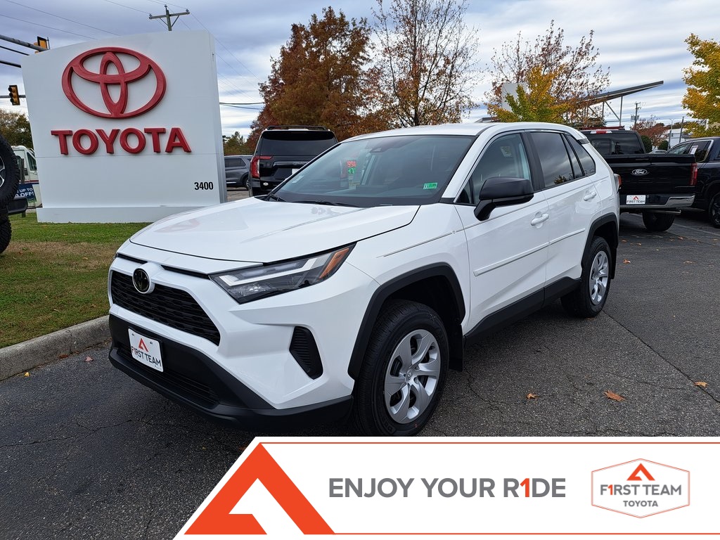 2025 Toyota RAV4 LE's photo