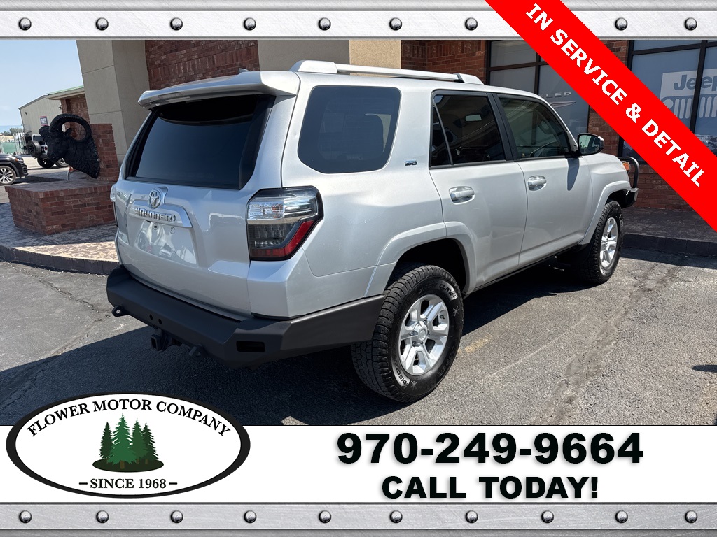 2017 Toyota 4Runner SR5 photo 2