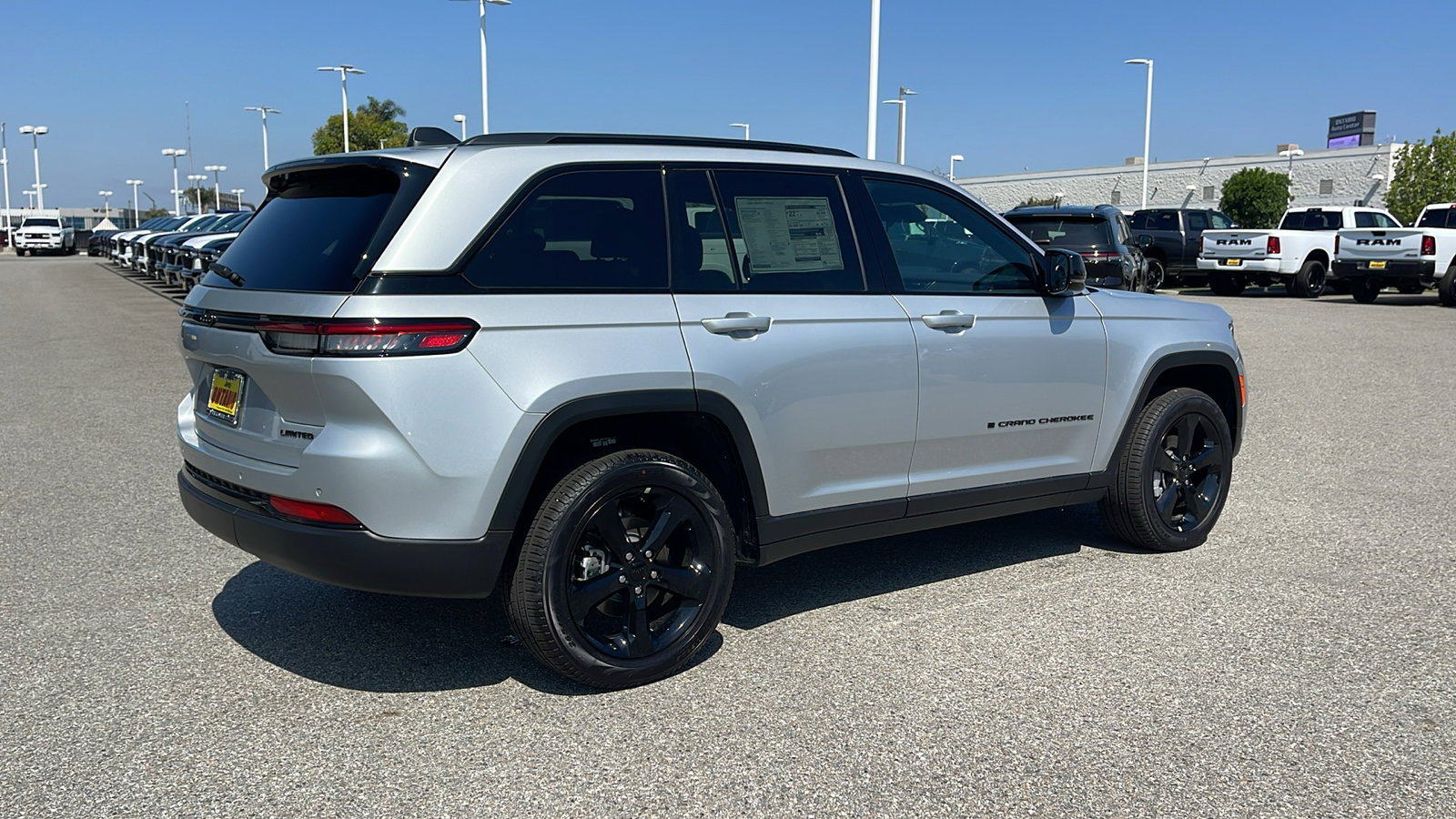 2025 Jeep Grand Cherokee Limited photo 4