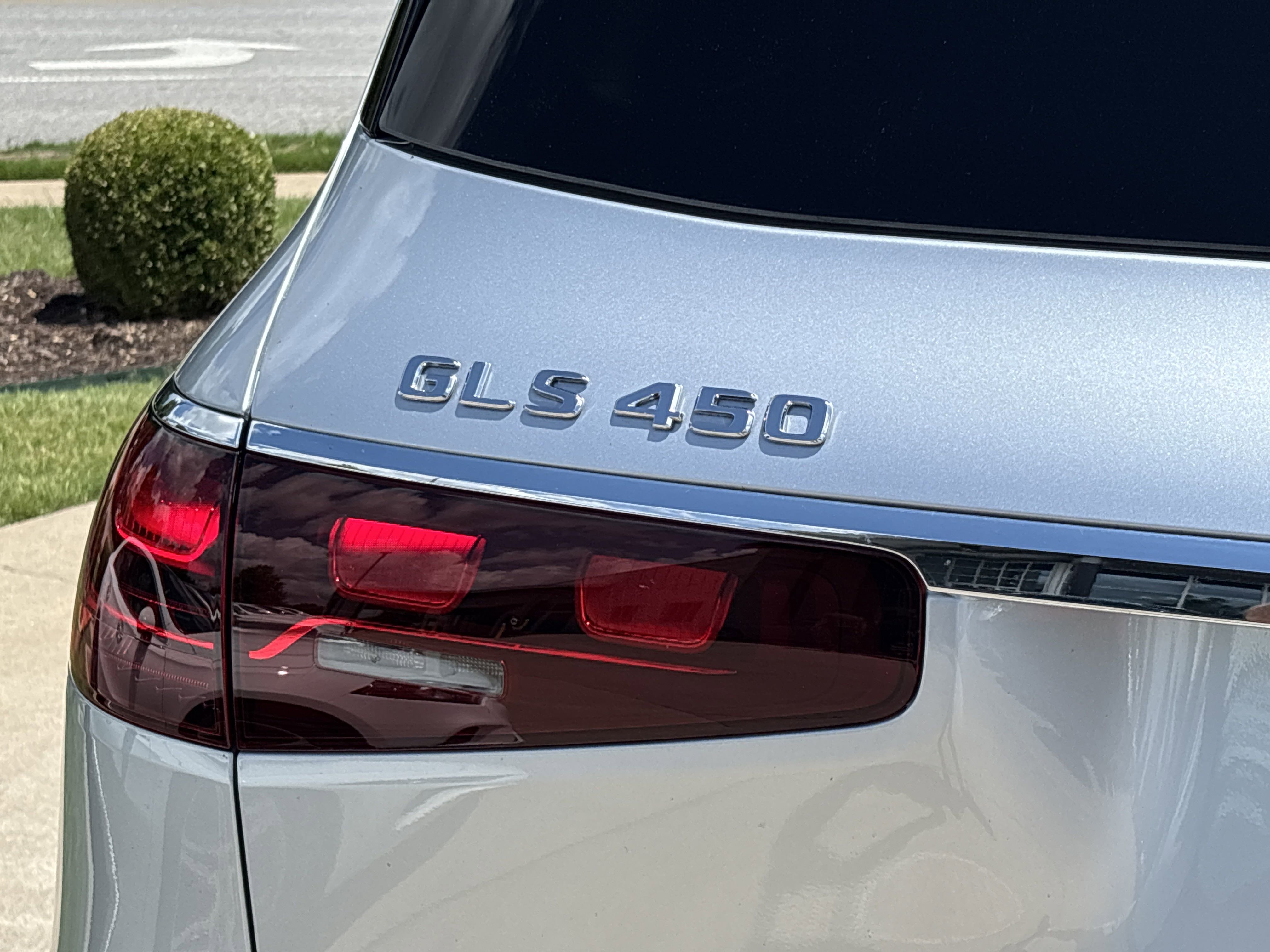 2025 Mercedes Benz GLS 450 4MATIC photo 2