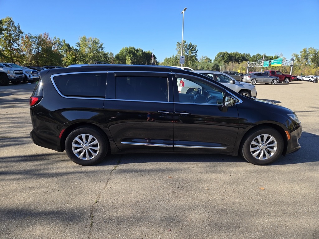 2018 Chrysler Pacifica Touring L photo 6