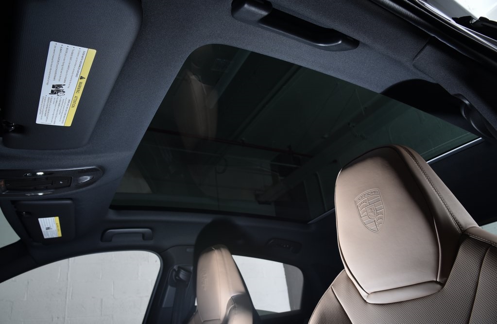 2025 Porsche Cayenne photo 26