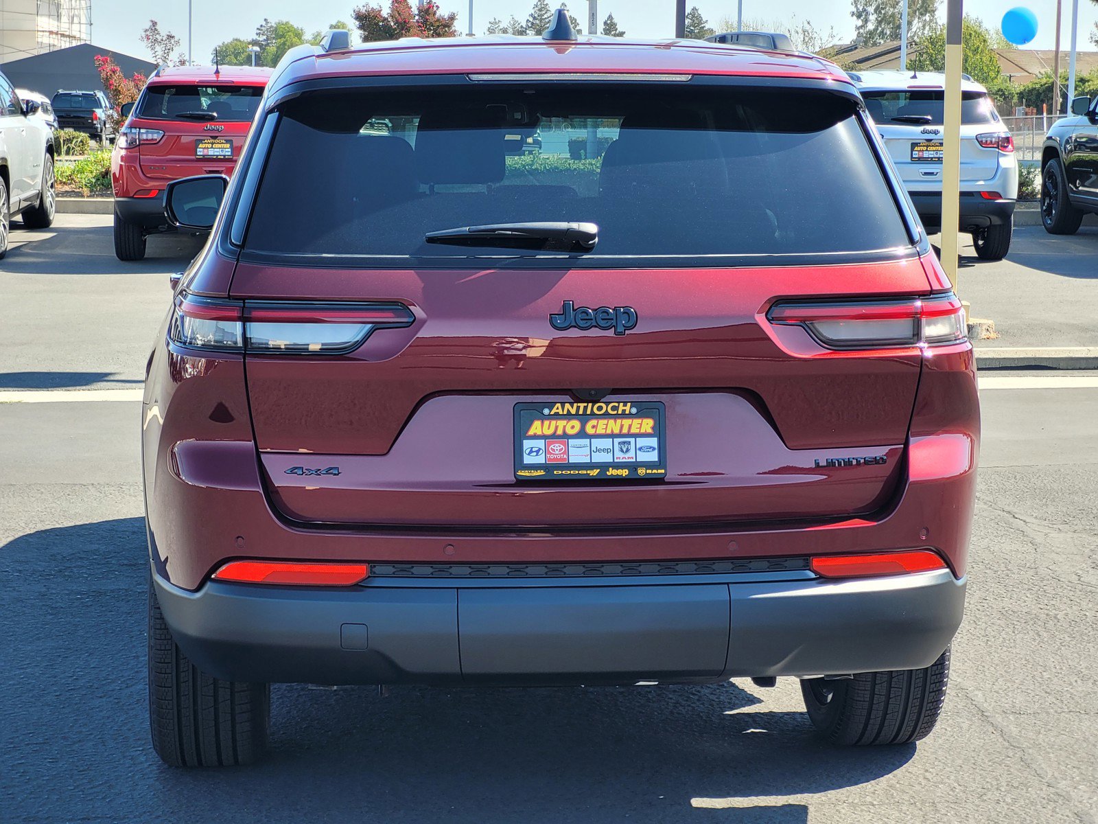 2025 Jeep Grand Cherokee Limited photo 3