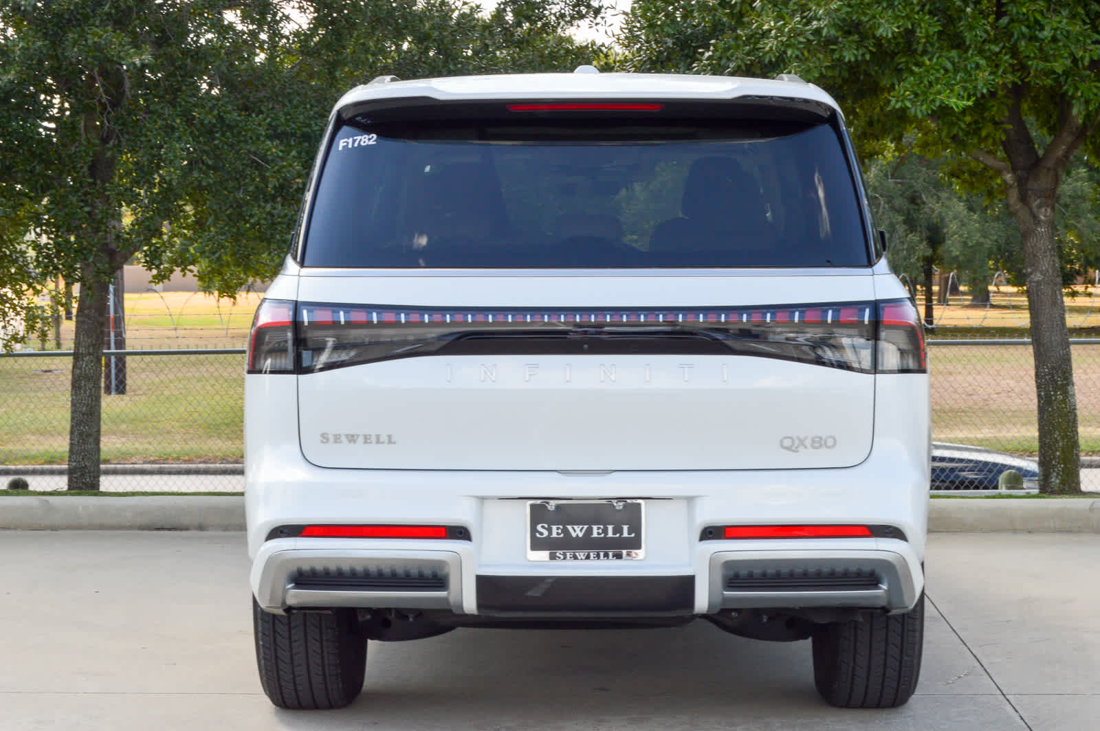 2025 Infiniti QX80 Pure photo 5